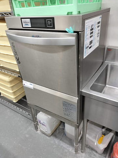ウィンターハルタ―　食器洗浄機　WASHEREI UC20専用架台付き