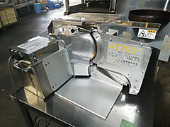 ハクラ精機(株)　1枚切手動パンスライサー　AT-700Z