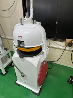 東海フードマシン　半自動分割丸目機　WFSM-330