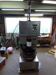中井機械工業　自動餅つき機