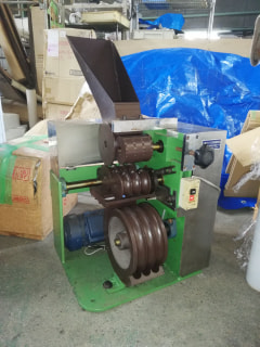 大阪サンキ工業(有)　卓上型だんこ成型機　