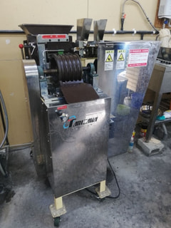 谷沢菓機工業　自動団子串刺機　TDS-2000