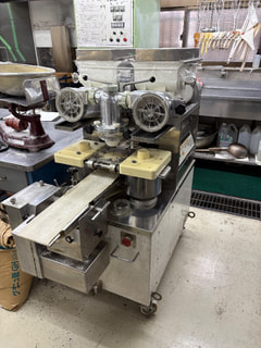 レオン自動機(株)　包餡機　火星人　CN-120.